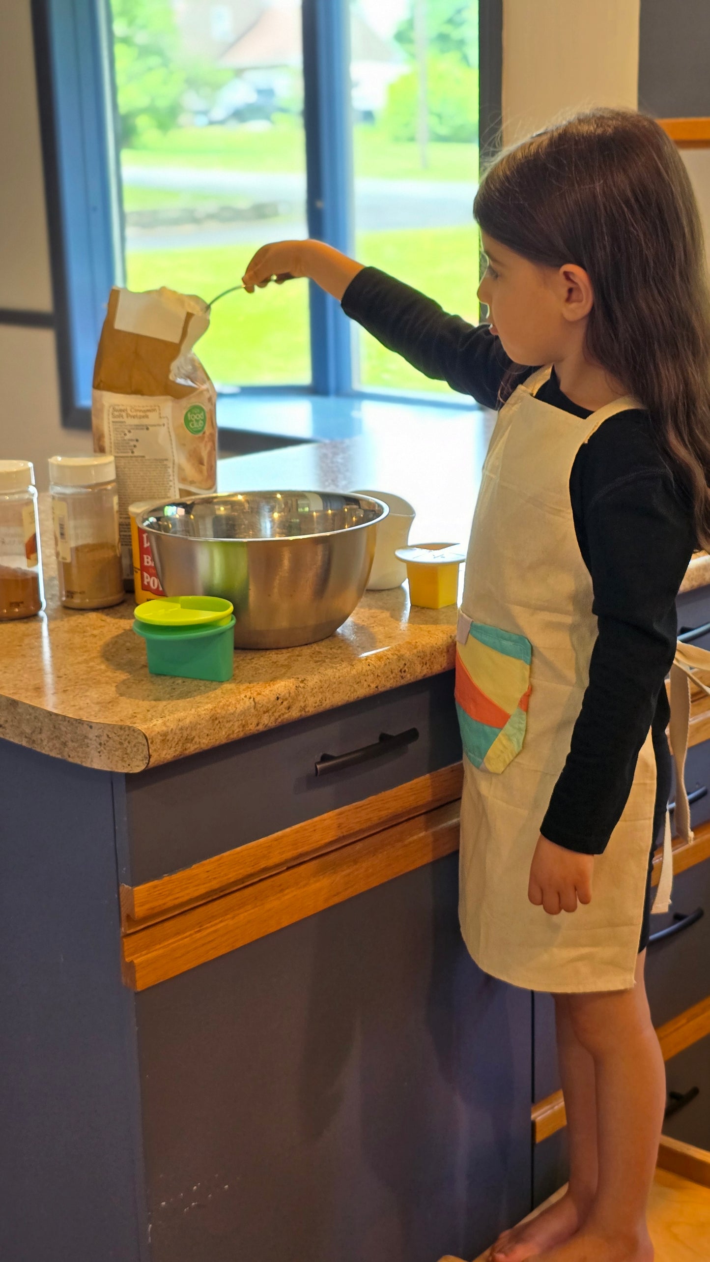Kids Cross Back Apron: Recycled Cotton, Colorful Pocket (3-7 Years)